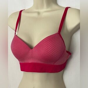 No Boundaries Women's Light Lift Wireless Seamless Bra Size M